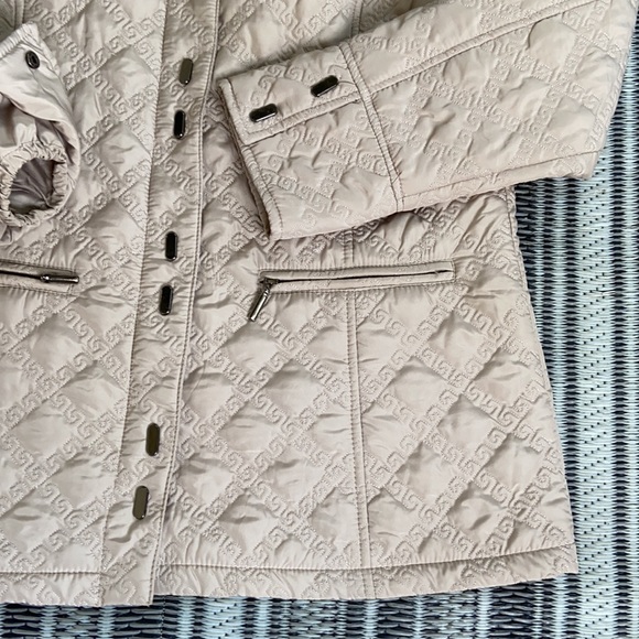 Beautiful jacket - Picture 2 of 8